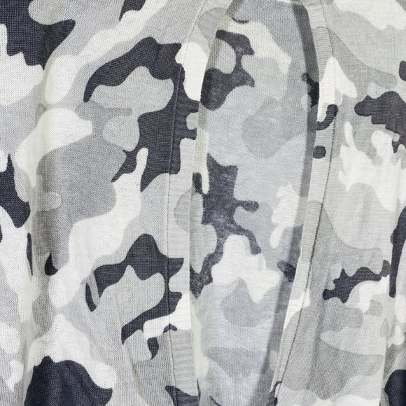 Evereve Jamison Open Back Camo Sweater - Picture 4 of 8